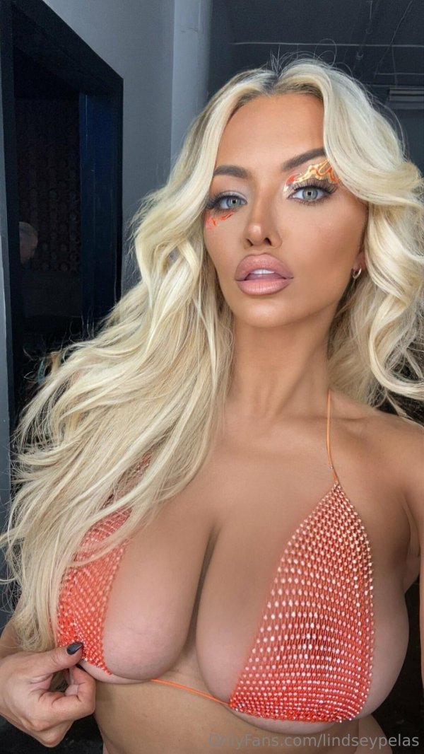 Линдси пелас lindsey pelas