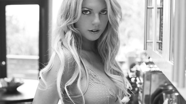 Эффектная блондинка Джесси Марие в журнале Playboy