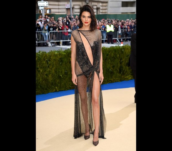 Кендалл дженнер гала, Кендалл дженнер met gala, Кендалл дженнер голое платье