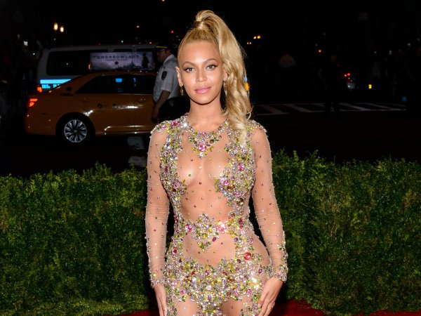 Великолепная Бейонсе в прозрачном платье на Met Gala