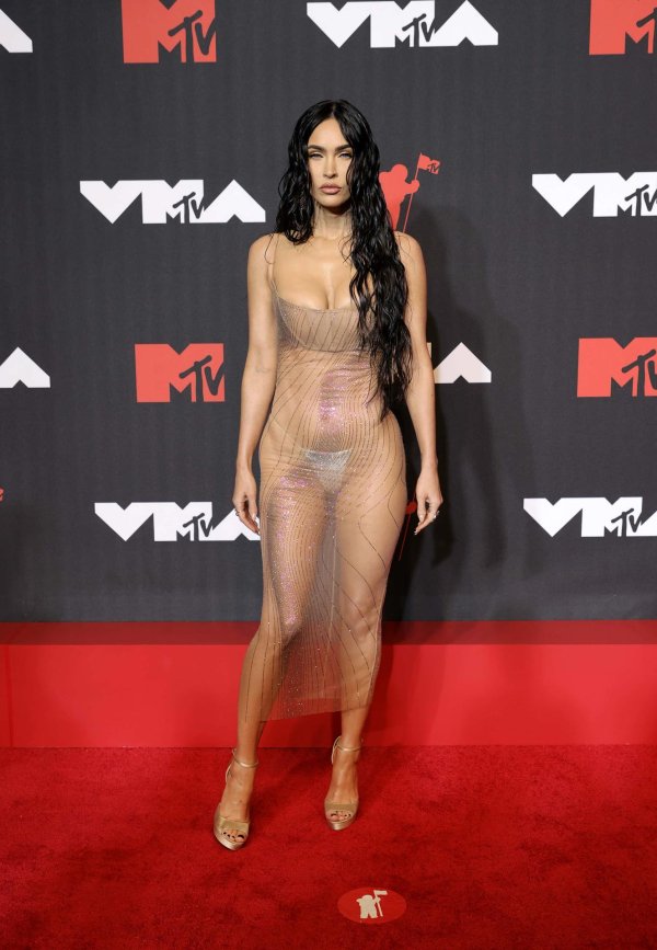 Меган фокс на mtv vma, Меган фокс mtv vma, Меган фокс голое платье