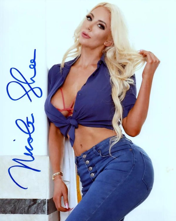 Очаровательная модель Николетт Ши в Brazzers