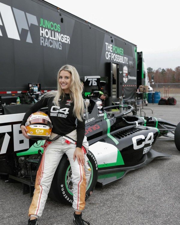 Гонщица Линдси Брюэр команды Juncos Hollinger Racing