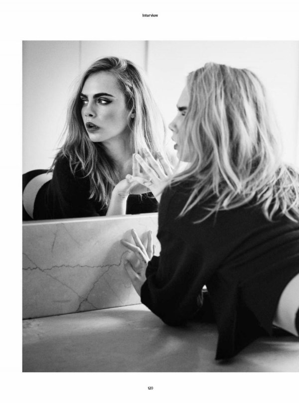 Черно-белые фото Кары Делевинь в Vogue и Эсквайр завораживают