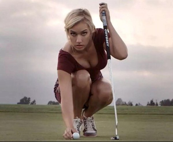 Пейдж Спиранак с жаркими и похотливыми Paige Spiranac позами