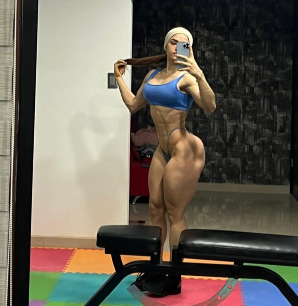 Карели Айяла впечатляет спортивной формой