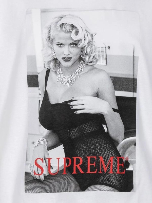 Очаровательная Анна Николь Смит в стильной рекламе Guess