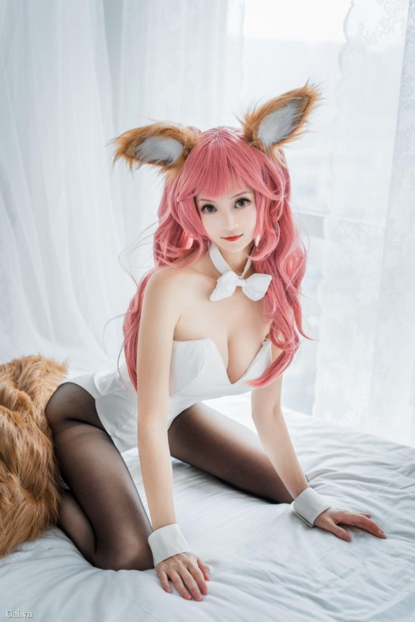 Волнующий косплей лисы в эротическом костюме bunny