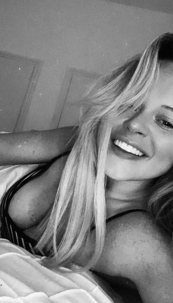 Emily atack, Девушка, Селфи блондинка