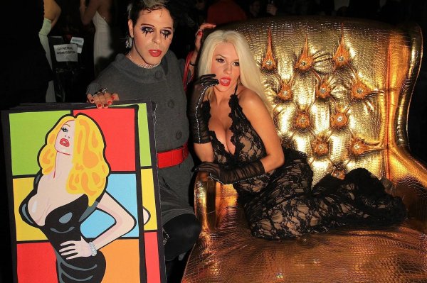 Джованни версаче, Courtney stodden, Откровенные наряды