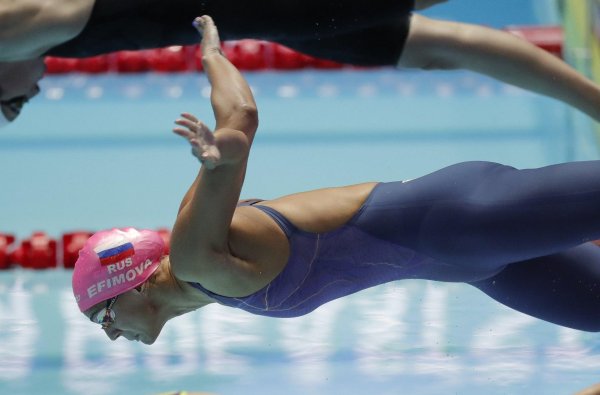 Красивая пловчиха Ефимова Юлия на чемпионате России