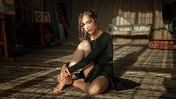 Красивая модель Мария в фотосессии Георгия Чернядьева