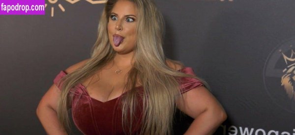 Ashley Alexiss с пышными формами на OnlyFans