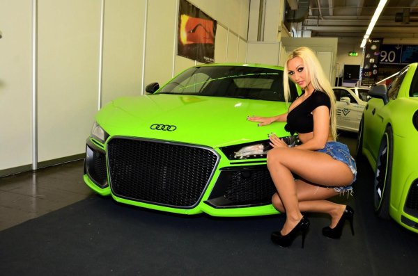 Роскошная Эйлин Тейлор возле Audi R8