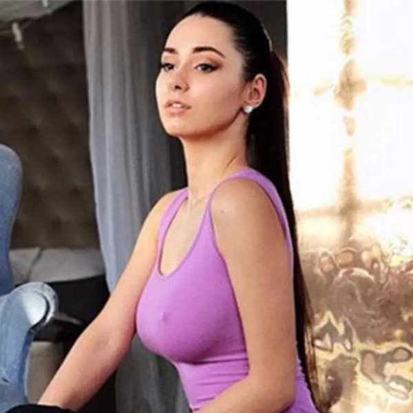 Завораживающая Хельга Лавкейти в соблазнительных модельных позах