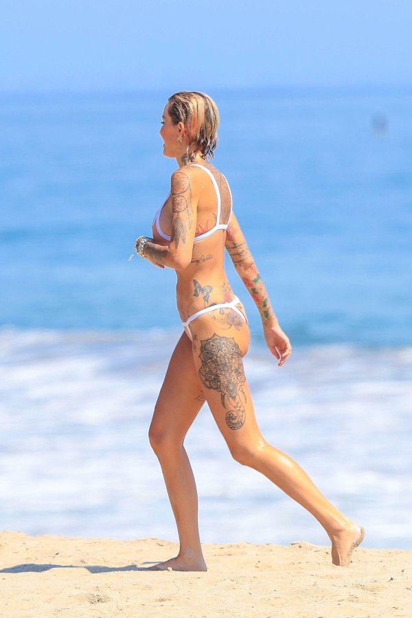 Тина льюис tina louise пляж