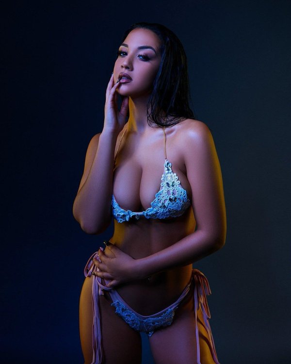 Kayla vasquez ohlakay, Эротика, Барбара ленни в бикини