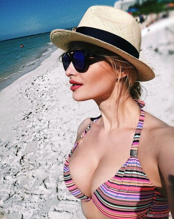 Лена ленина в купальнике