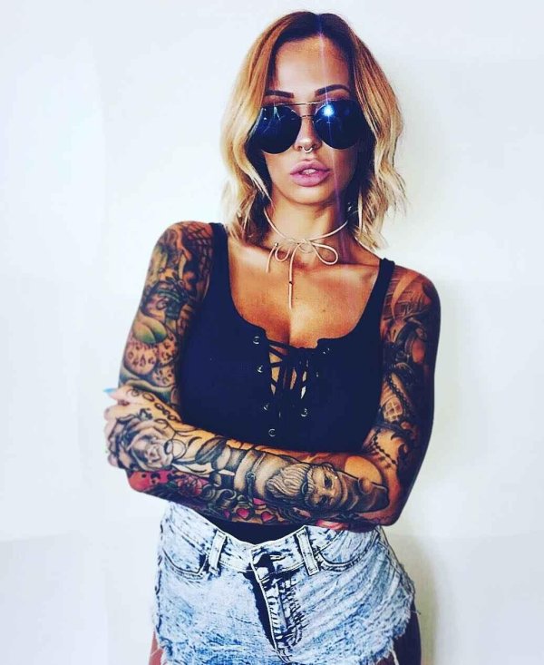 Тату модель brittany hetzer