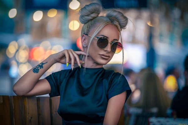 Стильная девушка