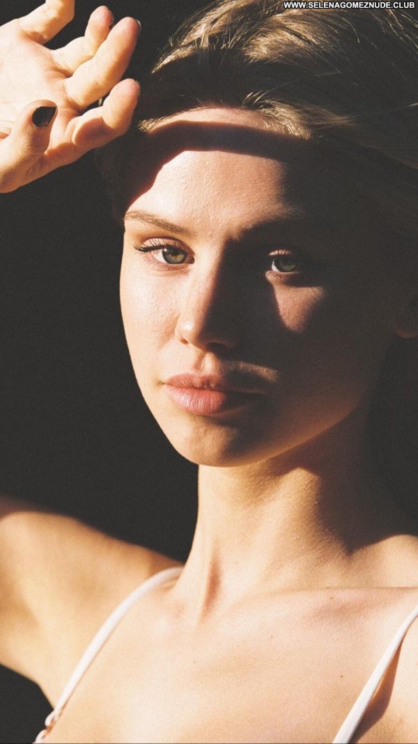 Элегантная итальянская модель Scarlett Leithold
