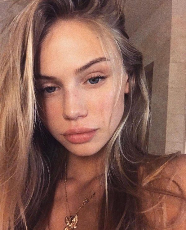 Девушка актриса