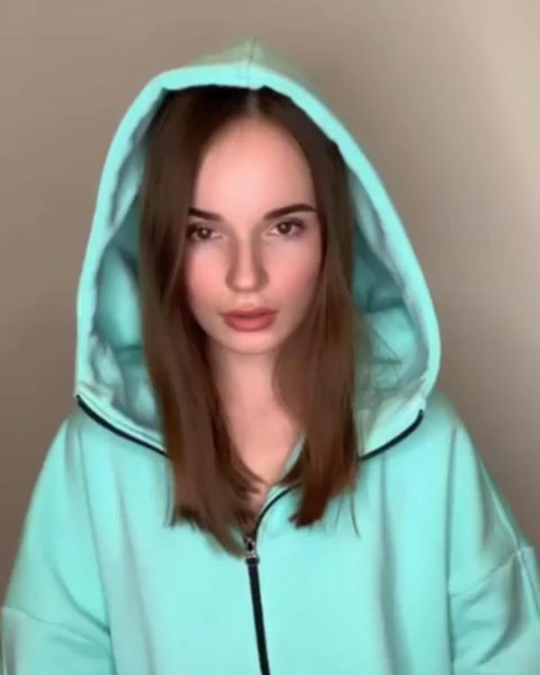 Девушка фотосессия в лесу осень осенние привлекательно