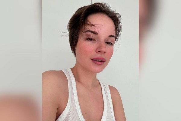 Модное платье вечернее платье мини девушки привлекательно