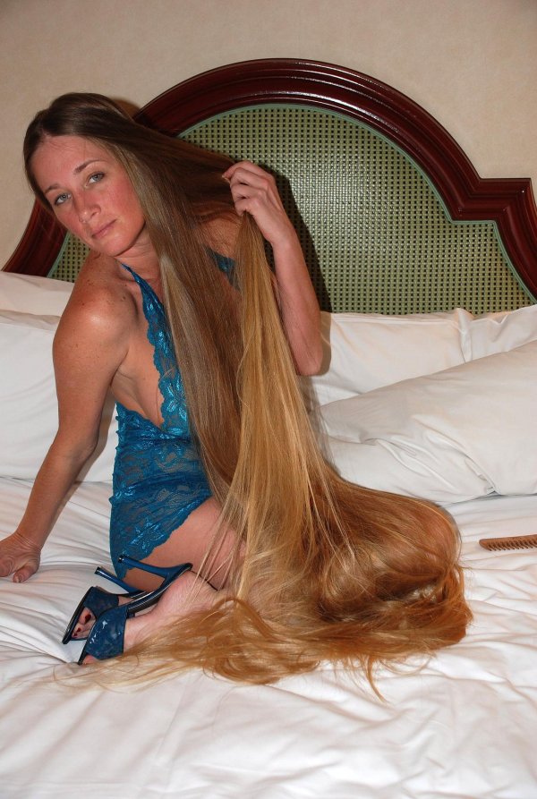 Leona longhairdivas, Девушки с длинными волосами ню, Очень длинные волосы