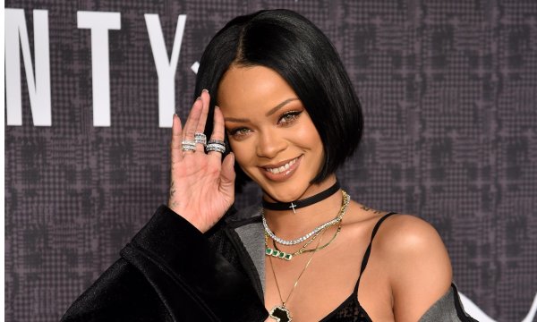 Забавная Рианна Fenty в мемах