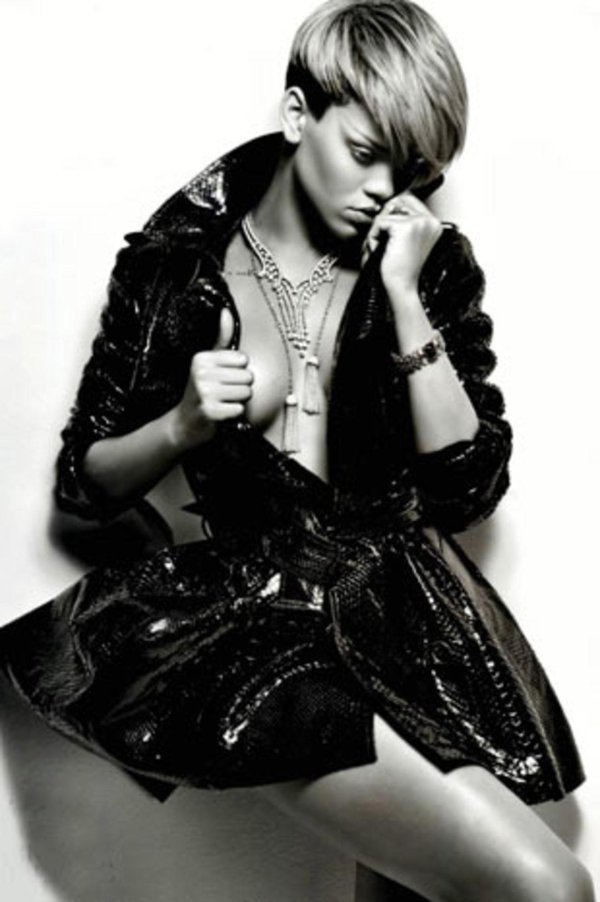 Откровенная Рианна в горячей фотосессии Mert Marcus