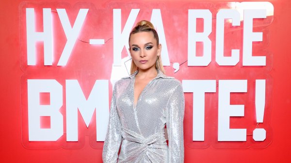 Харизматичная певица Анастасия Крайнова в вдохновляющих сценических образах
