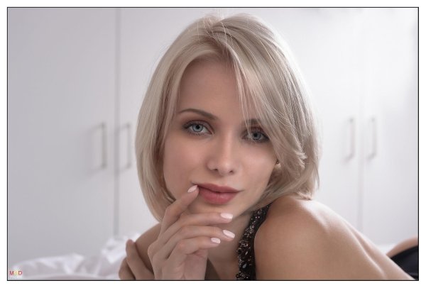 Привлекательная актриса Екатерина Енокаева в стильных образах