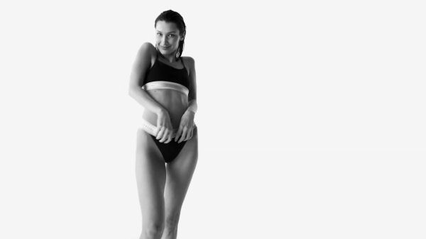 Страстная Белла Хадид в роскошных образах Calvin Klein