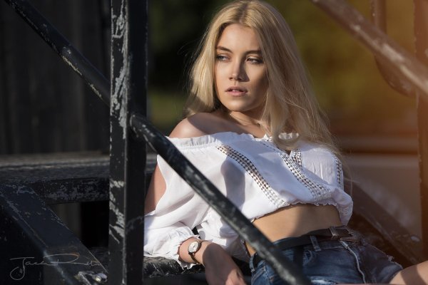 Блондинка модель Scarlett Jane в стильных фото