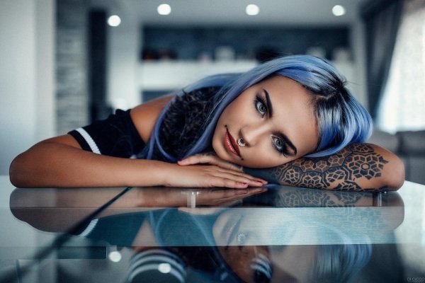 Модель Felisja Piana с татуировками и красивым пирсингом