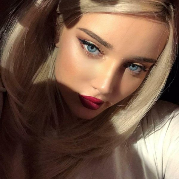 Очаровательная модель Мариам Пашаева с неповторимым шармом