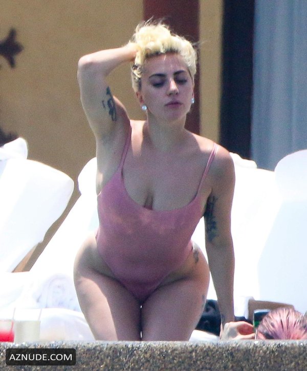 Lady gaga в купальнике