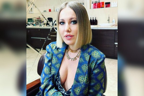 Завораживающая Собчак в декольте платье
