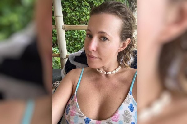 Натуральная Ксения Собчак без макияжа в купальнике