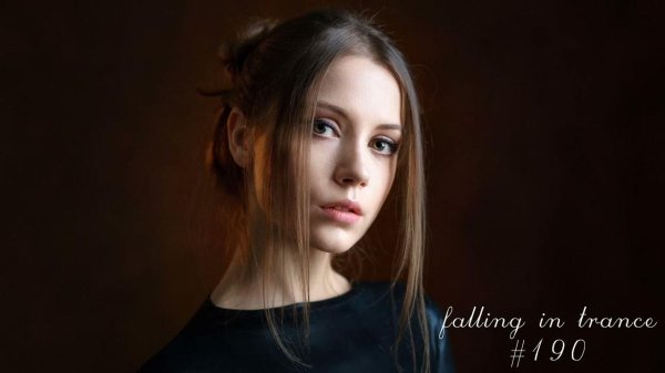 Красивый портрет девушки модели Ксении Кокоревой