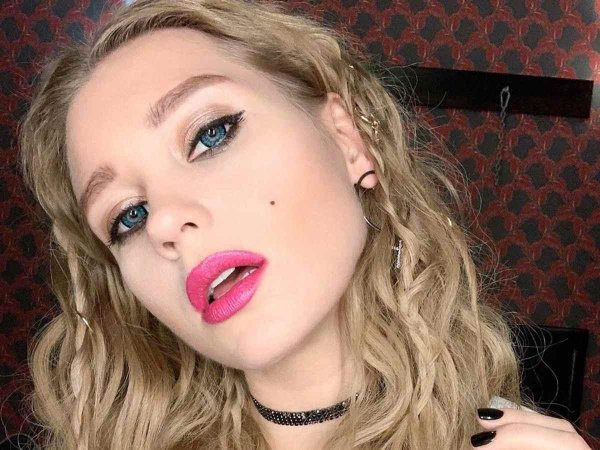 Горячая актриса Кристина Асмус из Интернов в эротическом стиле