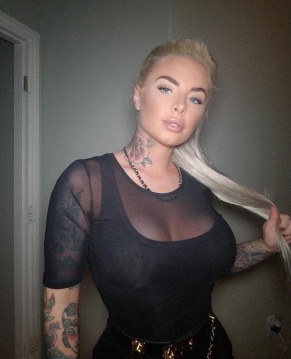 Очаровательная Christy Mack в сексуальных образах 2012 года