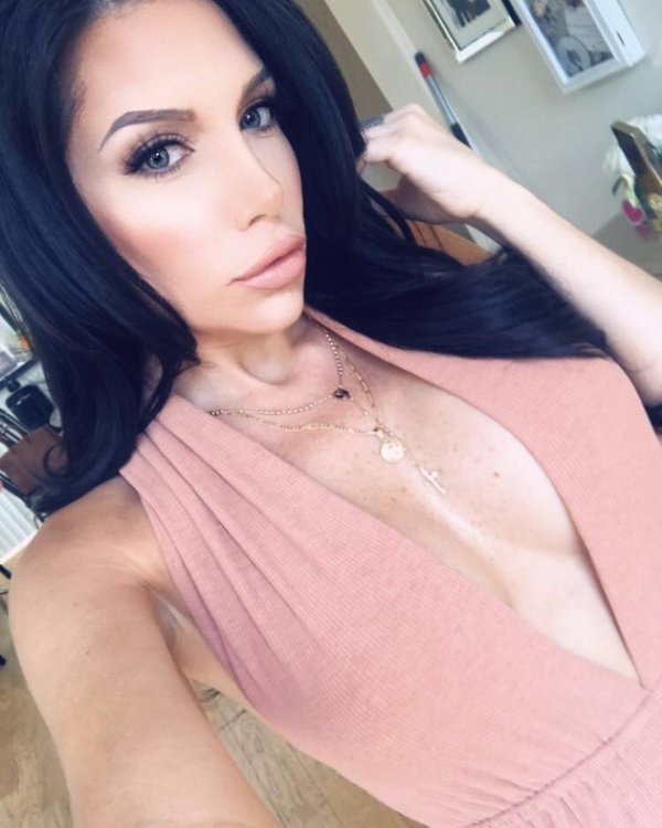 Соблазнительная модель Жаклин Тейлор на OnlyFans