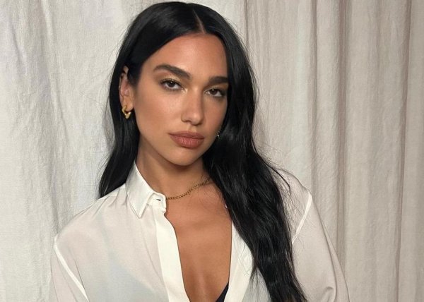 Идеальный макияж Dua Lipa для стильного образа