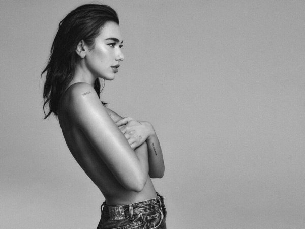 Разнообразная Dua Lipa в стильных фотосессиях