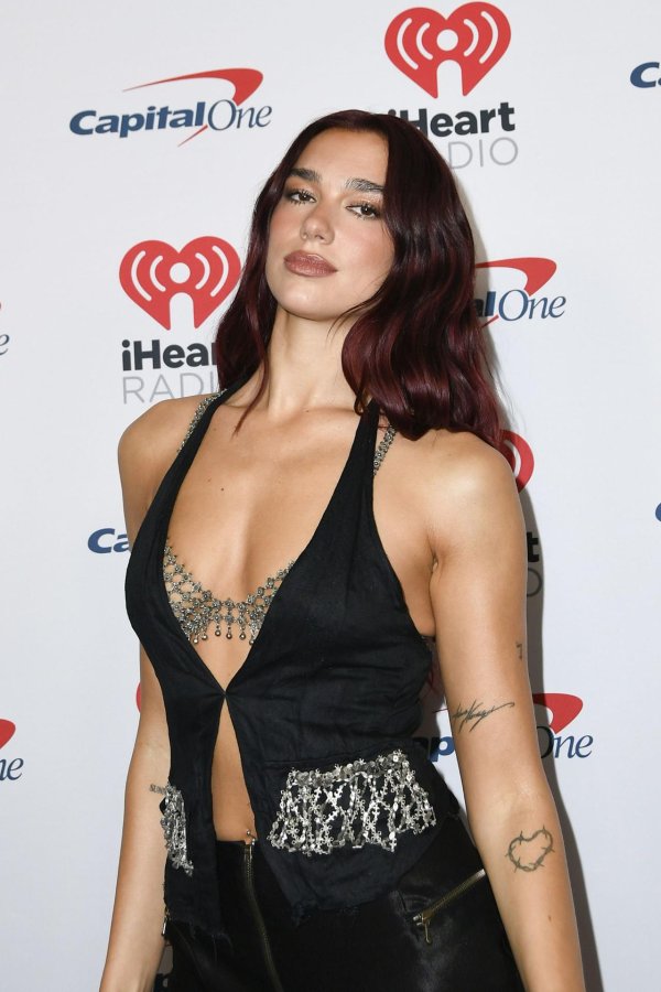 Соблазнительная Dua Lipa в sexy образе