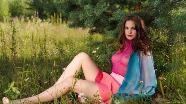 Захватывающая Диана Фэйм на природе без одежды в естественной фотосессии