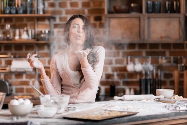 Фотосессия на кухне, Фотосессия с мукой, Фотосессия на кухне девушка