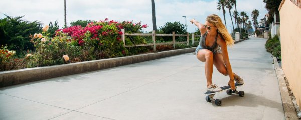 Эффектная модель Рейчел Вингберг на лонгборде